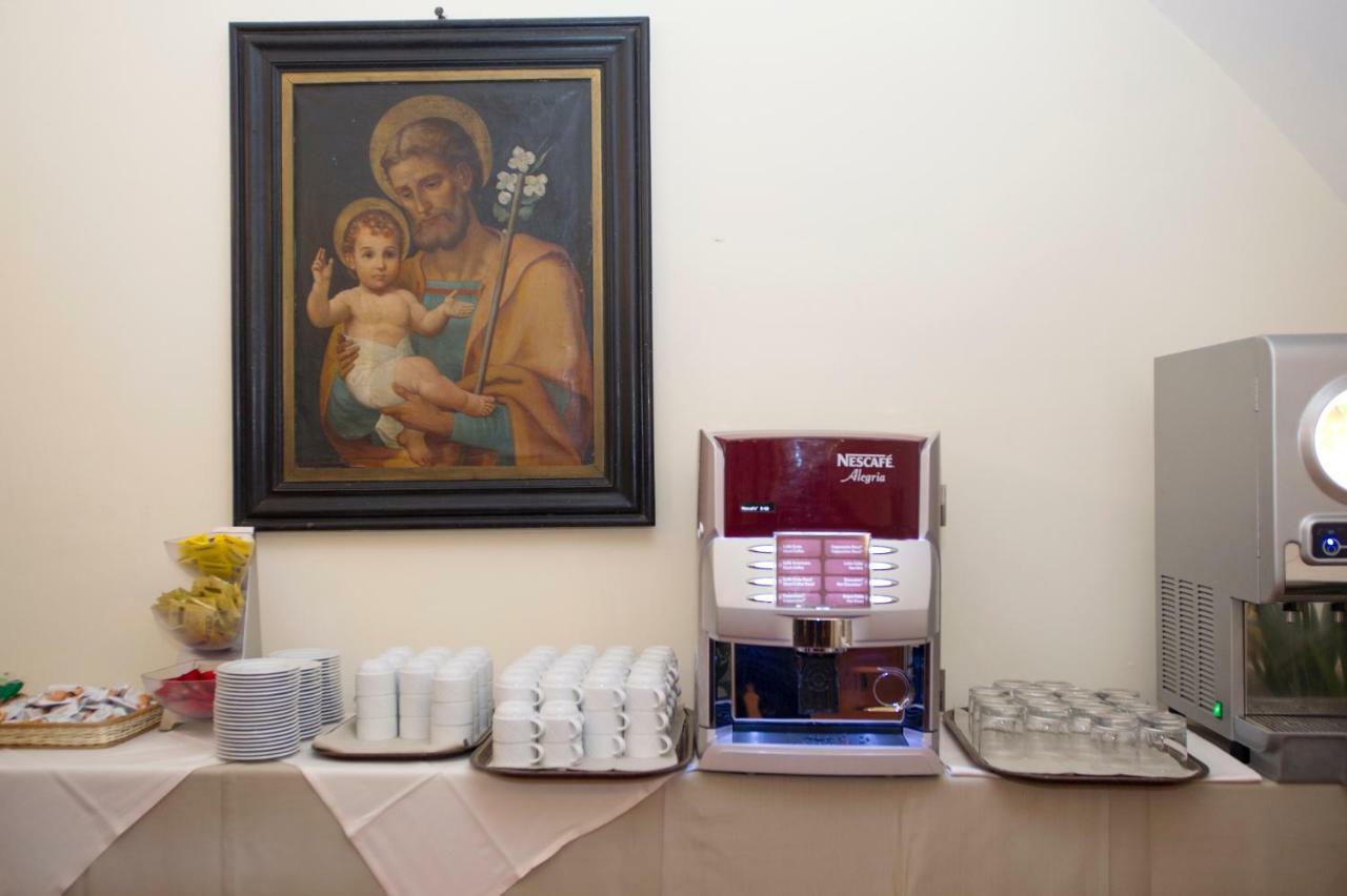 Domus Sessoriana Bed & Breakfast Roma Ngoại thất bức ảnh